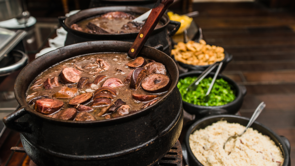 Image of feijoada and side dishes
