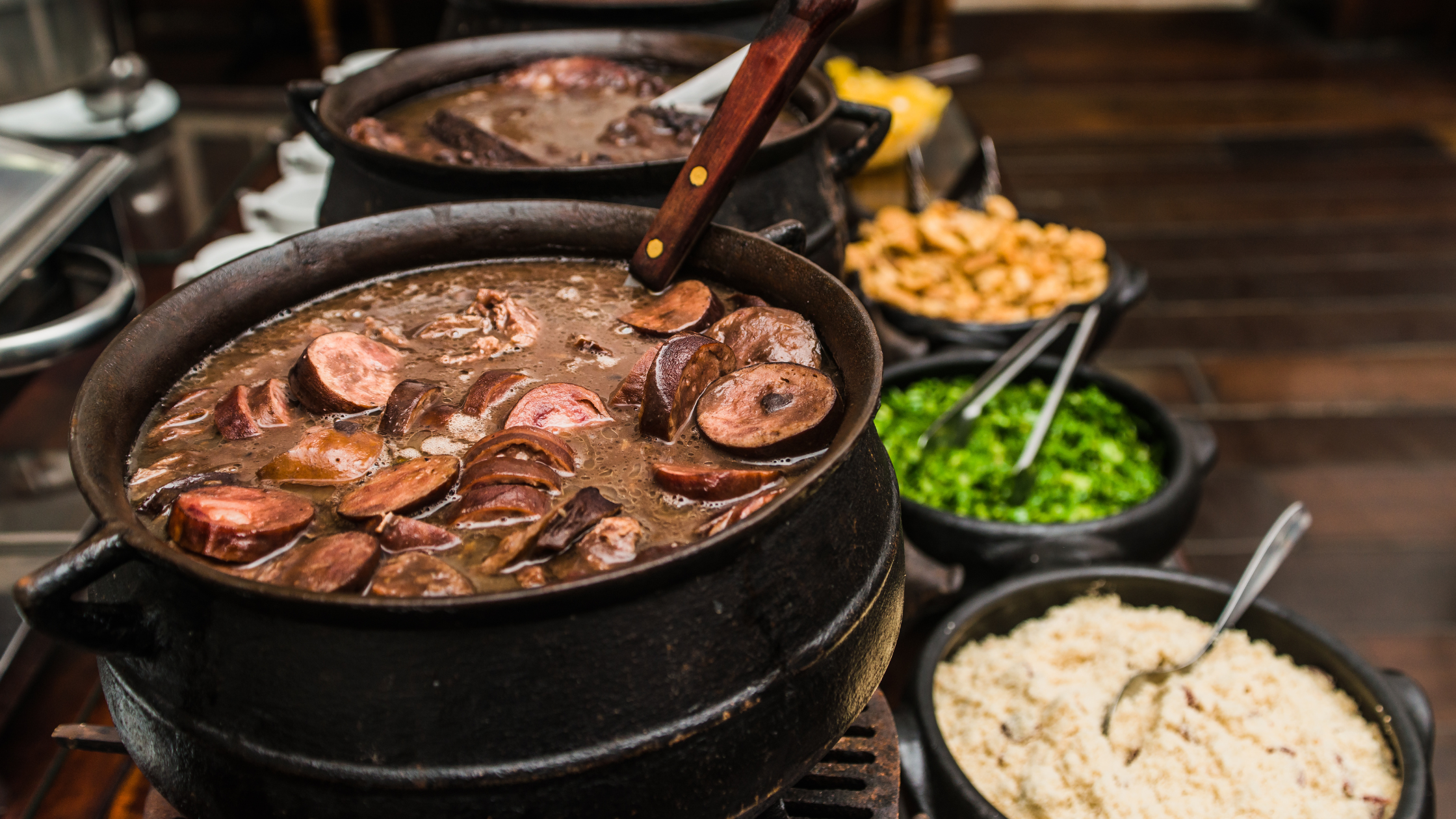 Image of feijoada and side dishes